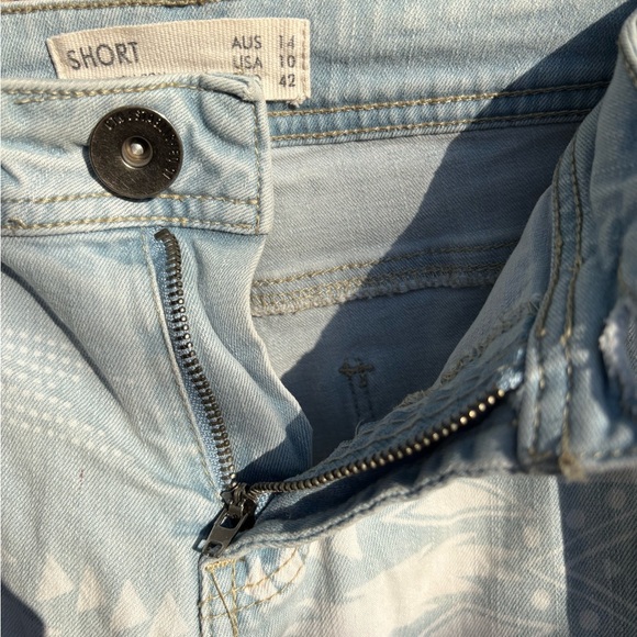 COTTON:ON Women’s Light Blue Southwest Print Denim Shorts - Picture 3 of 9